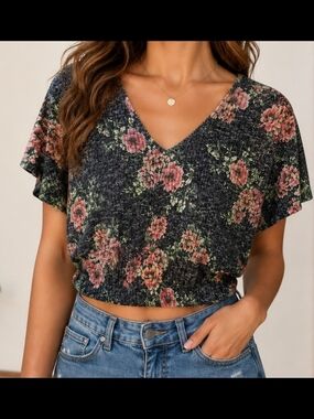 Almost Famous Black Floral V-Neck Cropped Top
